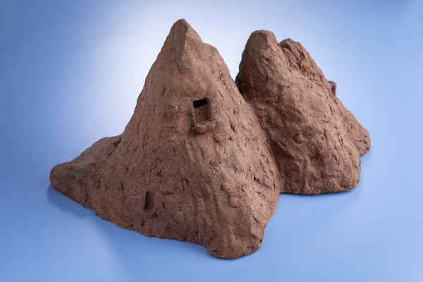 Muntanyes vermelles, 2017. Refractari. 25,5 x 47 x 31 cm. | © Jordi Geli