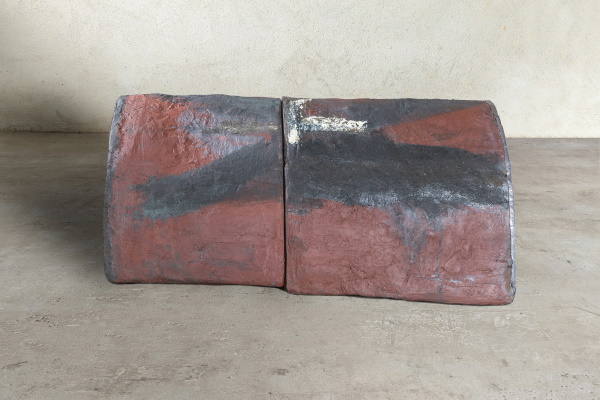 SARCÒFAG (2017). Terra refractària i òxids. | © Jordi Geli