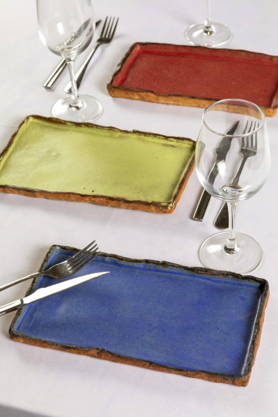 PEDRAINDIA. Gres, plat al “rodillo” i vores amb xurro. | © Jordi Geli / Terracotta Museu