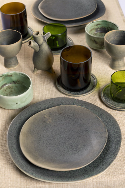 KALA. Gres amb motllo de colatge cuit a 1.290°C, esmaltat gris pedra. | © Jordi Geli / Terracotta Museu