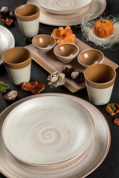 VINTAGE. Argila, engalba i vernís, tècnica Bisbal. Cuita a 1.050°C. | © Jordi Geli / Terracotta Museu