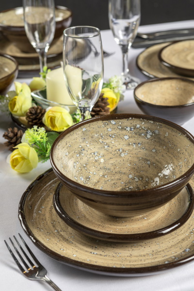 NATURATGE. Terra negra de baixa amb esmalt de cristalls. | © Jordi Geli / Terracotta Museu