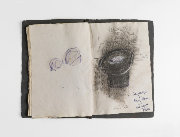 VESTIGIS (2018). Tècnica mixta sobre paper fet a mà.