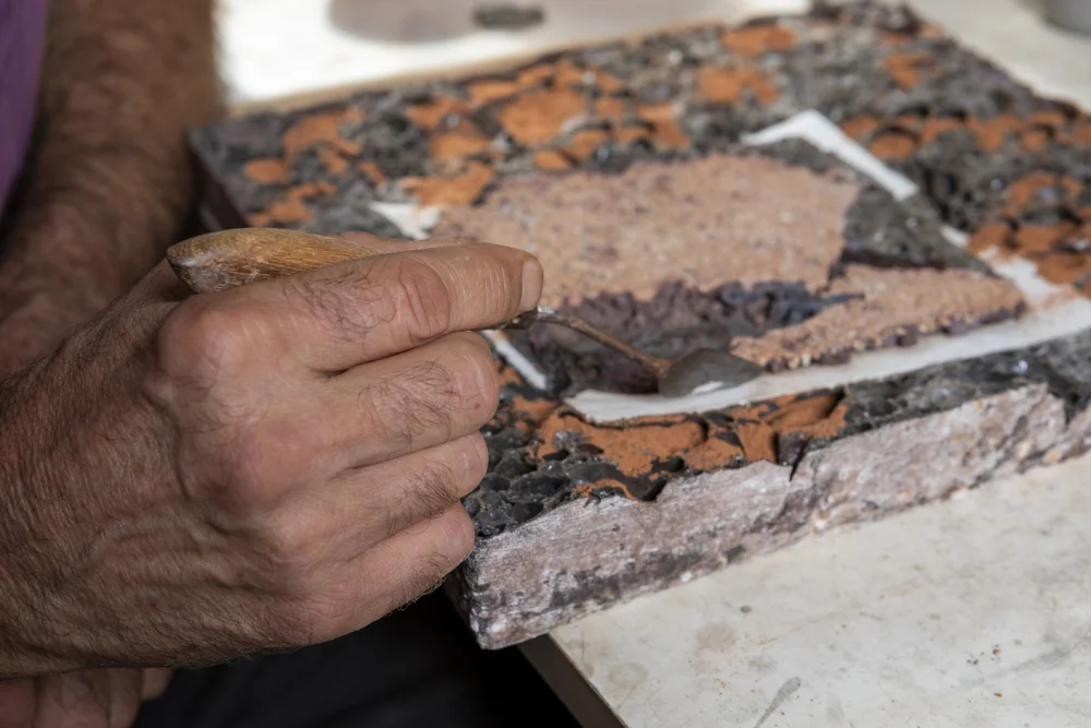 Emili Biarnès al seu taller | © Terracotta Museu | Autor: Jordi Geli