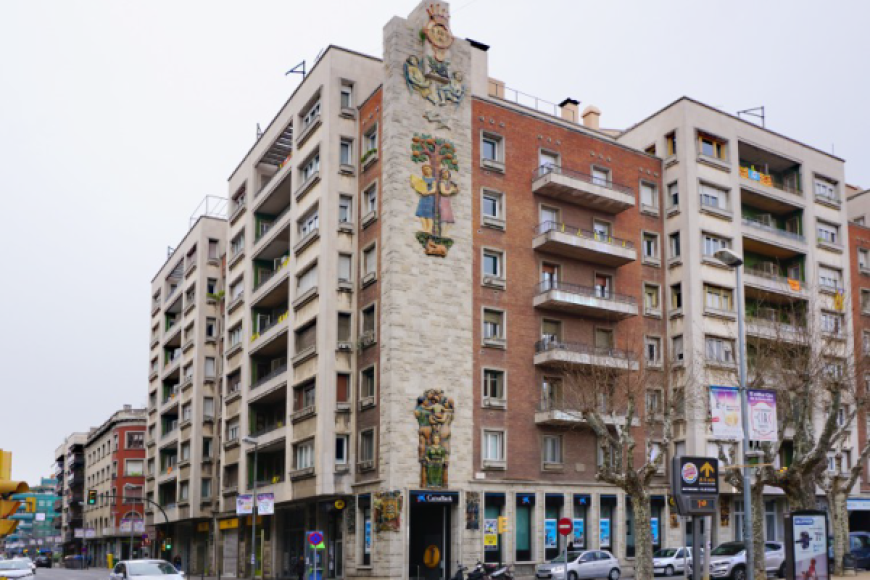Vista general de l’Edifici de “La Caixa” de Girona. | © Ferran Vilà-Clara Grasiot