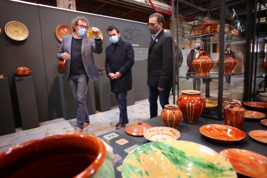 D'esquerra a dreta: Xavier Rocas, Pere Aragonès i Enric Marquès durant la visita a l'exposició permanent (Fotografia: Jordi Bedmar) | © Jordi Bedmar D'esquerra a dreta: Xavier Rocas, Pere Aragonès i Enric Marquès durant la visita a l'exposició permanent