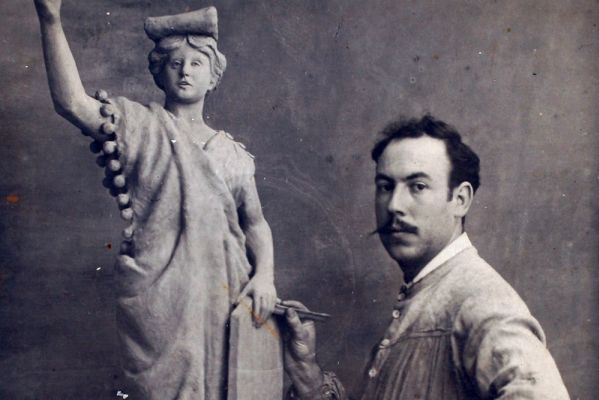 Emili Casas. Autoretrat amb l'escultura  Emili Casas. Autoretrat amb l'escultura
