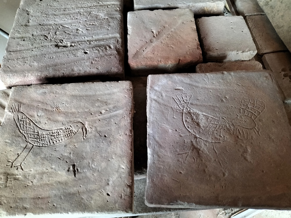 Cairons decorats amb il·lustracions d'aus