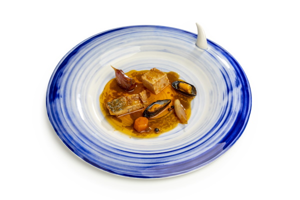 Assortiment d’escabetxos: verat, tonyina, musclos, cebetes, alls i carrotes escabetxades amb diferents vinagres de l´Empordà de moscatell, mel, garnatxa i cava. | © Jordi Geli / Terracotta Museu