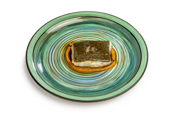 Turbot salvatge amb un cremós de moniato a la brasa i salsa de peix a base d’espines torrades. | © Jordi Geli / Terracotta Museu