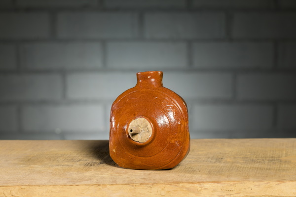 Llanterna: estri destinat a aplicar l’engalba. Bany de vernís. TM. 1644 | © Jordi Geli / Terracotta Museu