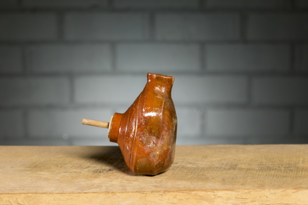 Llanterna: estri destinat a aplicar l’engalba. Bany de vernís. TM. 1644 | © Jordi Geli / Terracotta Museu