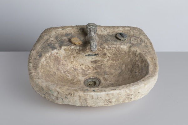 PICA DE TALLER (2006). Tierra cocida policromada (óleo). | © Jordi Geli