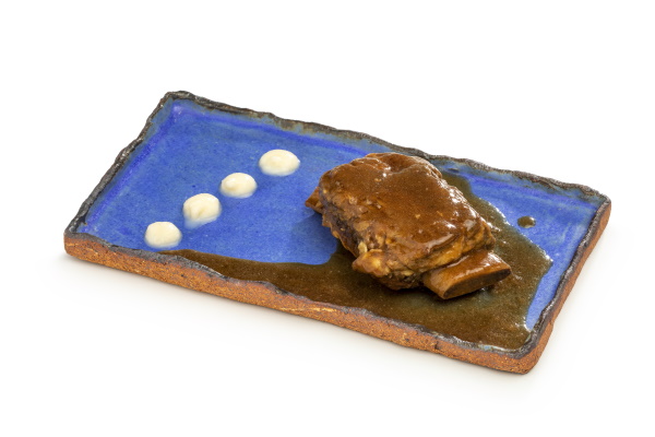 Costella de vaca a baixa temperatura amb puré de nap de Palau Sator amb reducció de vedella. | © Jordi Geli / Terracotta Museu