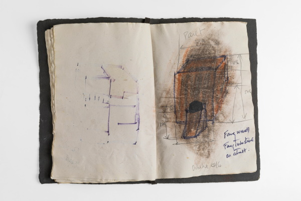 VESTIGIS (2018). Tècnica mixta sobre paper fet a mà.