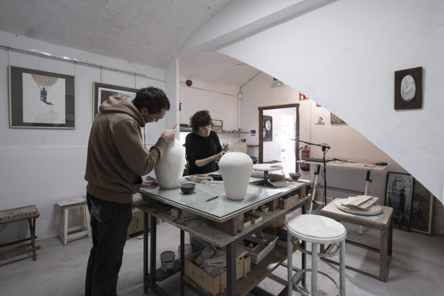 Gemma Armengol y Igor Garai Aldekozea en pleno proceso creativo. Fotografía de Miriam Seguí | © Miriam Seguí Gemma Armengol y Igor Garai Aldekozea en pleno proceso creativo. Fotografía de Miriam Seguí
